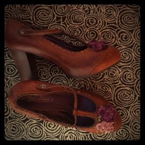 Vintage look pumps